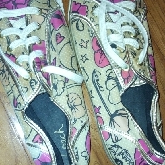 Iam selling my coach shoes - Picture 3 of 8